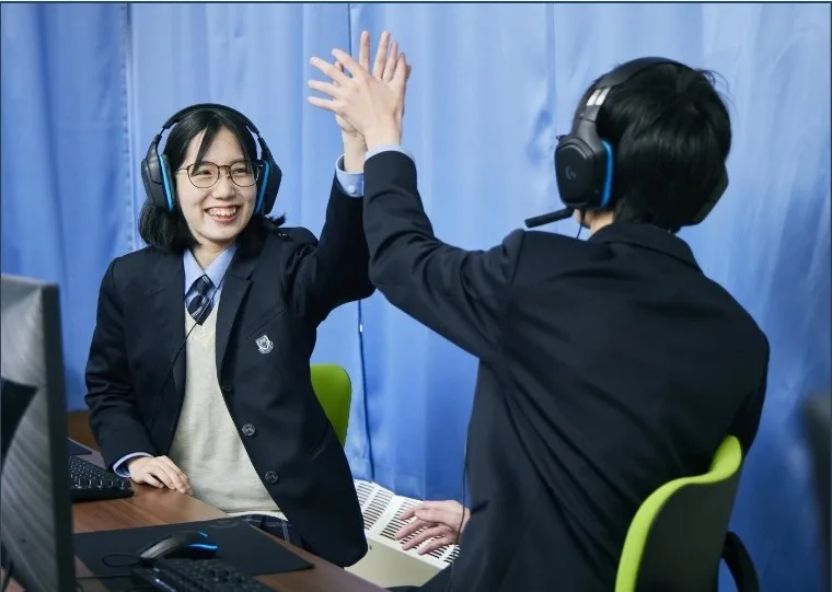 e-sportsを学ぶ生徒