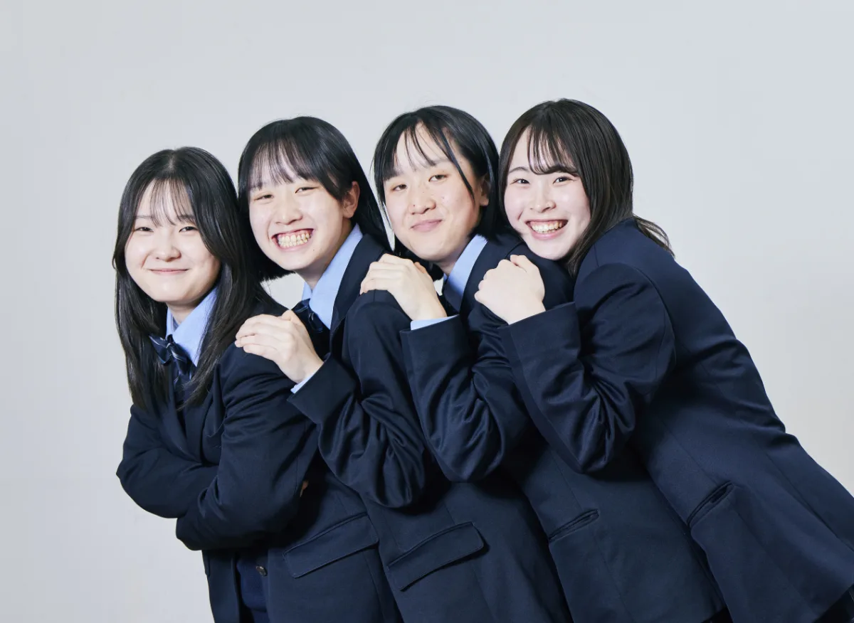 オープンスクールに参加する生徒