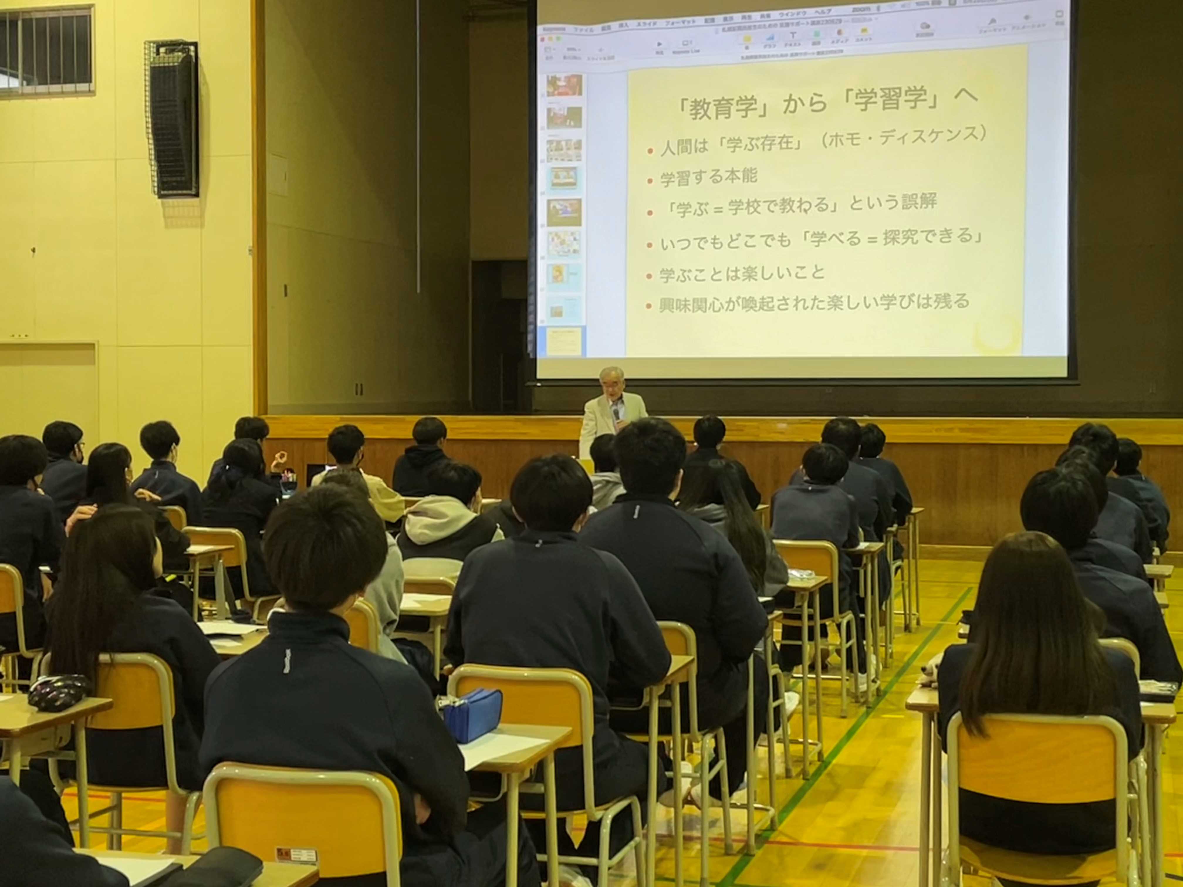 進路実現に向けて動き出す3年生