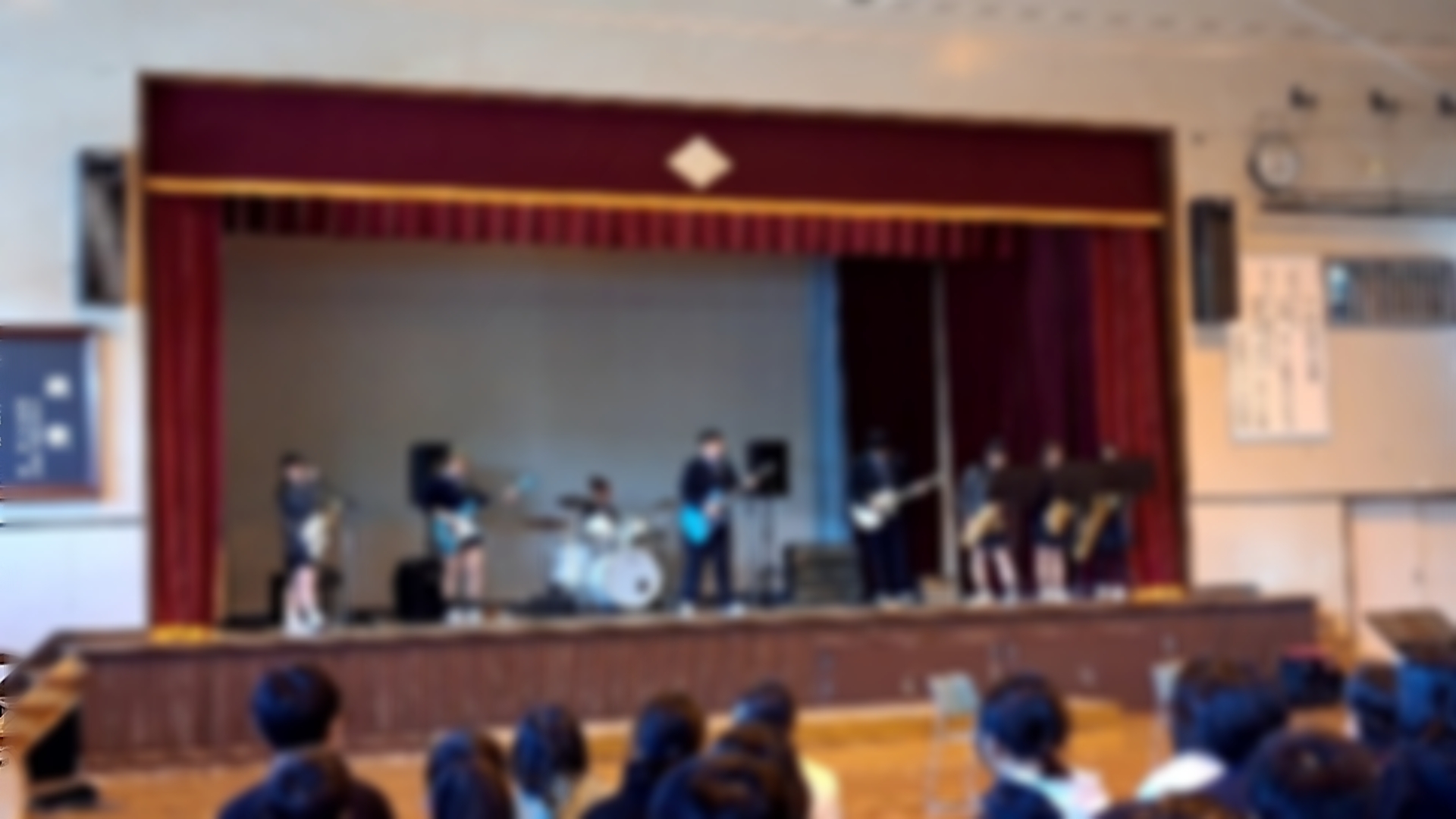 吹奏楽部と軽音部が「澄川地区ふれあい発表会」に出演しました
