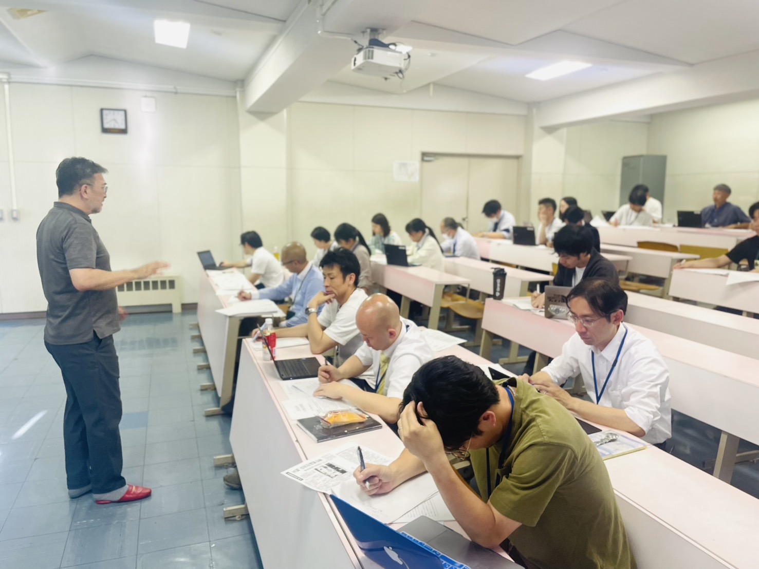 先生も学んでます！小論文講習