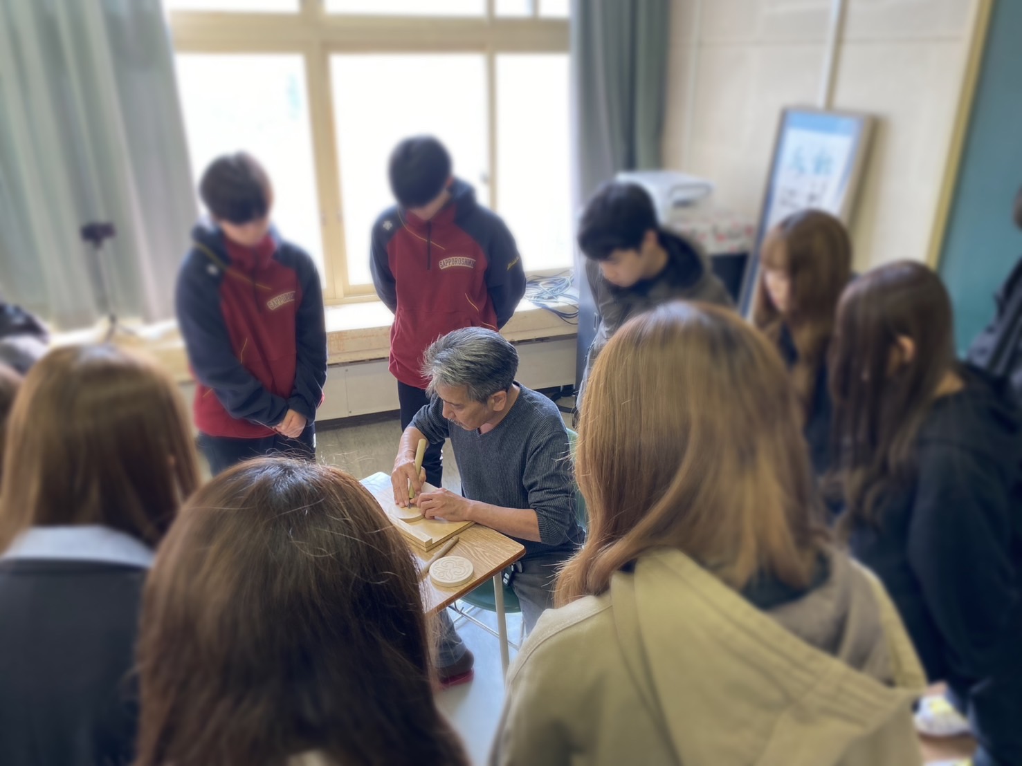 アイヌ工芸体験出前講座を実施しました