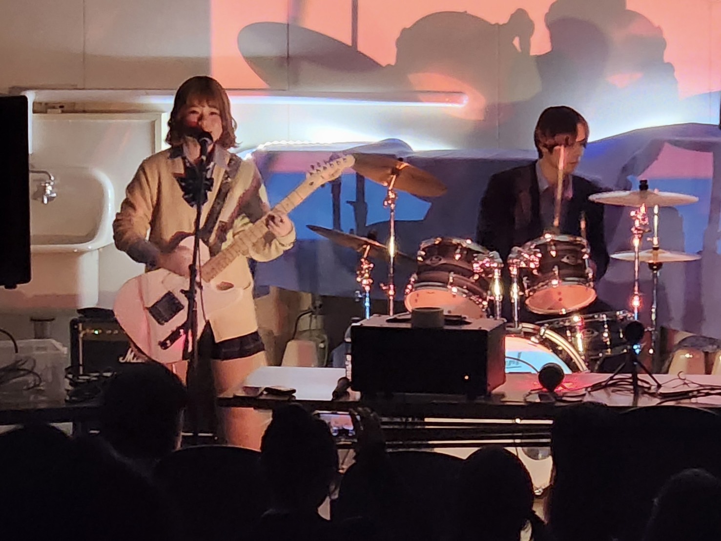軽音楽部の定期演奏会が行われました